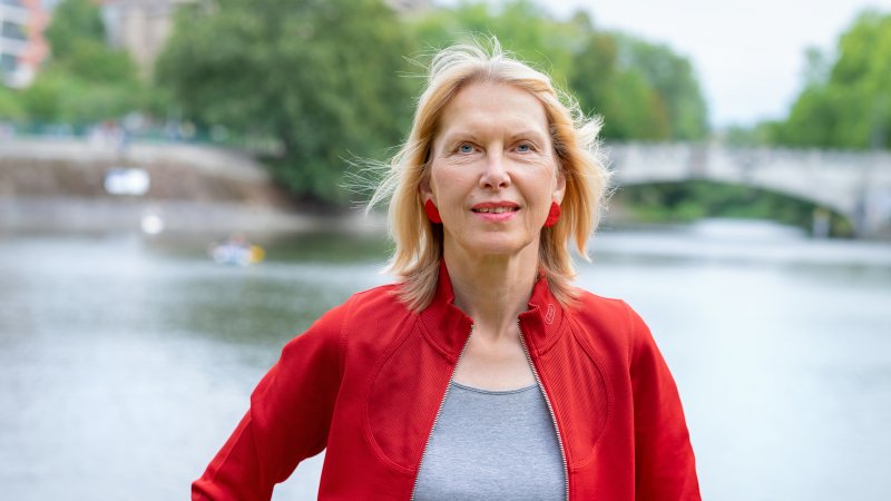 Prof. Dr. Susanne Gerull war bis zum 30.09.2025 Professorin für Theorie und Praxis der Sozialen Arbeit mit den Schwerpunkten Armut, Arbeitslosigkeit, Wohnungslosigkeit und niedrigschwellige Sozialarbeit an der Alice Salomon Hochschule Berlin.