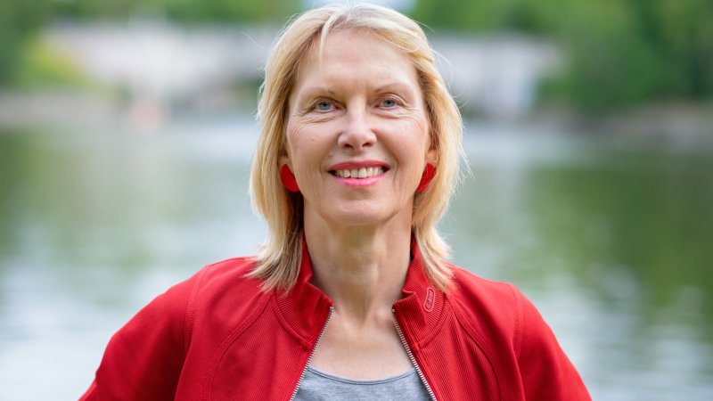 Prof. Dr. Susanne Gerull war bis zum 30.09.2025 Professorin für Theorie und Praxis der Sozialen Arbeit mit den Schwerpunkten Armut, Arbeitslosigkeit, Wohnungslosigkeit und niedrigschwellige Sozialarbeit an der Alice Salomon Hochschule Berlin.