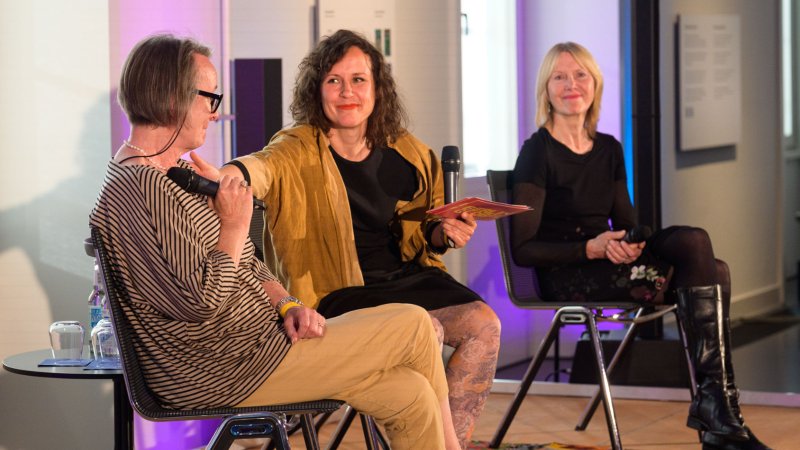 Podiumsgespräch bei der Finissage von "Mitten unter uns. Wohnungslose Frauen* in Berlin" am 12.06.2025